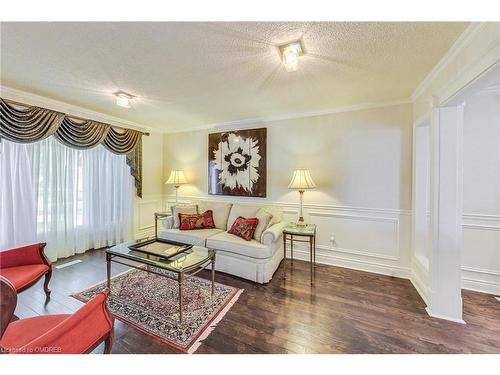 226 Poole Drive, Oakville, ON - Indoor Photo Showing Living Room