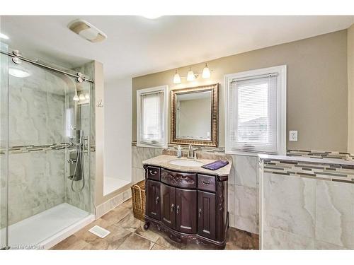 226 Poole Drive, Oakville, ON - Indoor Photo Showing Bathroom