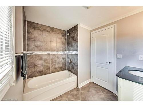 226 Poole Drive, Oakville, ON - Indoor Photo Showing Bathroom