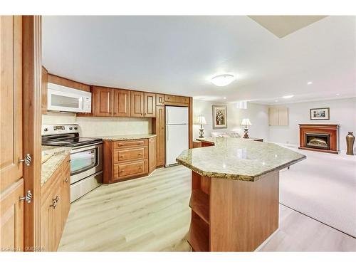 226 Poole Drive, Oakville, ON - Indoor Photo Showing Kitchen