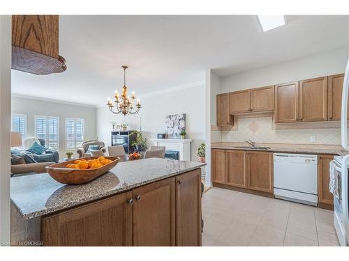 403-1499 Nottinghill Gate, Oakville, ON - Indoor Photo Showing Kitchen