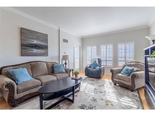 403-1499 Nottinghill Gate, Oakville, ON - Indoor Photo Showing Living Room