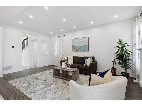 879 Hickory Crescent, Milton, ON - Indoor Photo Showing Living Room