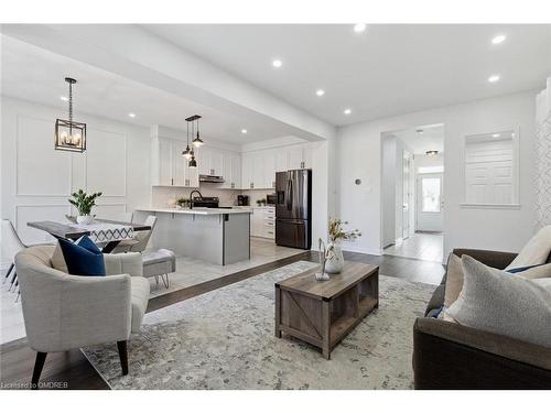 879 Hickory Crescent, Milton, ON - Indoor Photo Showing Living Room