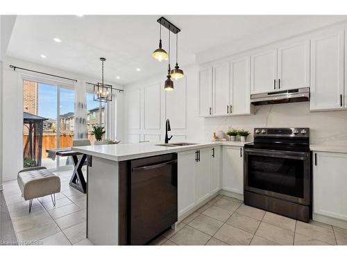 879 Hickory Crescent, Milton, ON - Indoor Photo Showing Kitchen