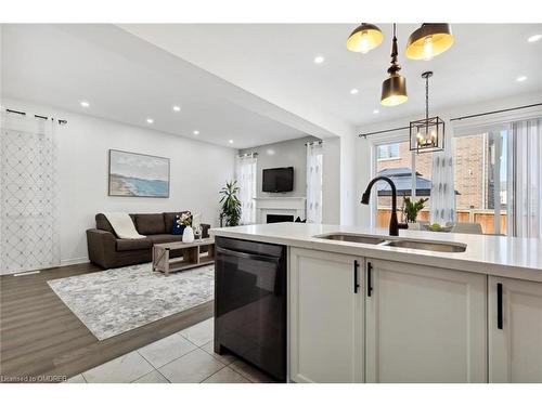 879 Hickory Crescent, Milton, ON - Indoor Photo Showing Kitchen With Double Sink