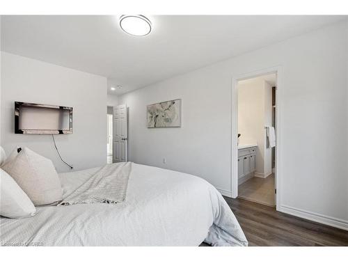 879 Hickory Crescent, Milton, ON - Indoor Photo Showing Bedroom