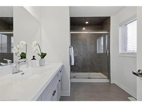 879 Hickory Crescent, Milton, ON - Indoor Photo Showing Bathroom