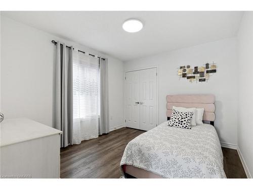 879 Hickory Crescent, Milton, ON - Indoor Photo Showing Bedroom