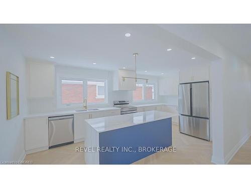 Upper-33 Callie Road, Hamilton, ON - Indoor Photo Showing Kitchen