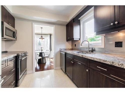 2662 Innisfil Road, Mississauga, ON - Indoor Photo Showing Kitchen With Double Sink