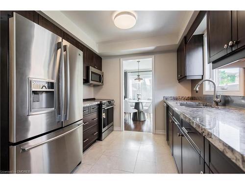 2662 Innisfil Road, Mississauga, ON - Indoor Photo Showing Kitchen With Upgraded Kitchen