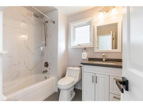 2662 Innisfil Road, Mississauga, ON - Indoor Photo Showing Bathroom