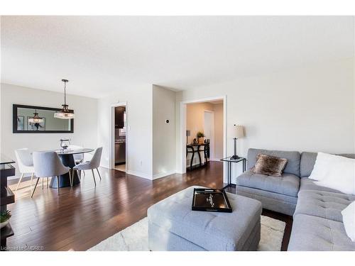 2662 Innisfil Road, Mississauga, ON - Indoor Photo Showing Living Room