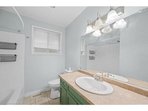 17 Joseph Street W, Cayuga, ON - Indoor Photo Showing Bathroom