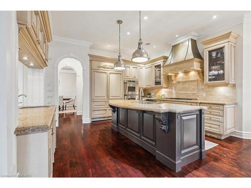 1143 Riverbank Way, Oakville, ON - Indoor Photo Showing Kitchen With Upgraded Kitchen