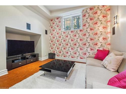 1143 Riverbank Way, Oakville, ON - Indoor Photo Showing Living Room