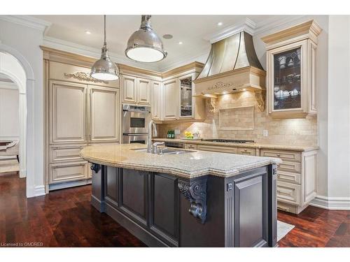 1143 Riverbank Way, Oakville, ON - Indoor Photo Showing Kitchen With Upgraded Kitchen