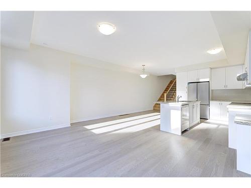 1432 National Common, Burlington, ON - Indoor Photo Showing Kitchen