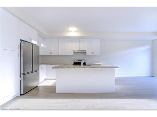 1432 National Common, Burlington, ON - Indoor Photo Showing Kitchen With Double Sink