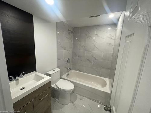 Lower-3966 Arbourview Terrace, Mississauga, ON - Indoor Photo Showing Bathroom