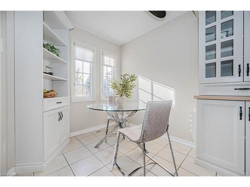 7-2105 Berwick Drive, Burlington, ON - Indoor Photo Showing Dining Room