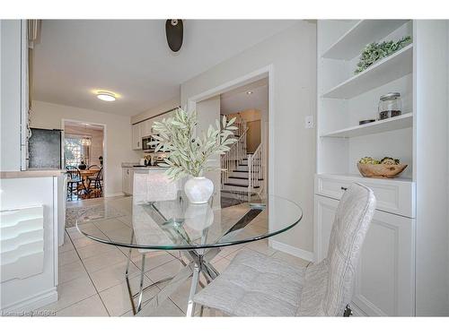 7-2105 Berwick Drive, Burlington, ON - Indoor Photo Showing Dining Room