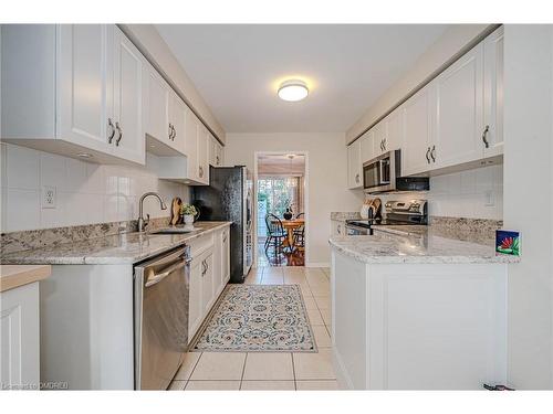 7-2105 Berwick Drive, Burlington, ON - Indoor Photo Showing Kitchen