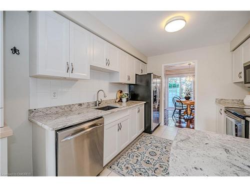 7-2105 Berwick Drive, Burlington, ON - Indoor Photo Showing Kitchen