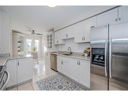 7-2105 Berwick Drive, Burlington, ON - Indoor Photo Showing Kitchen With Upgraded Kitchen