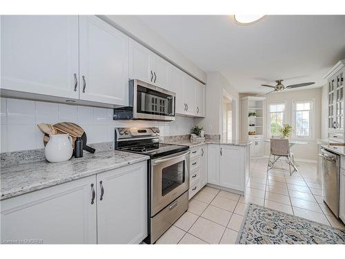 7-2105 Berwick Drive, Burlington, ON - Indoor Photo Showing Kitchen