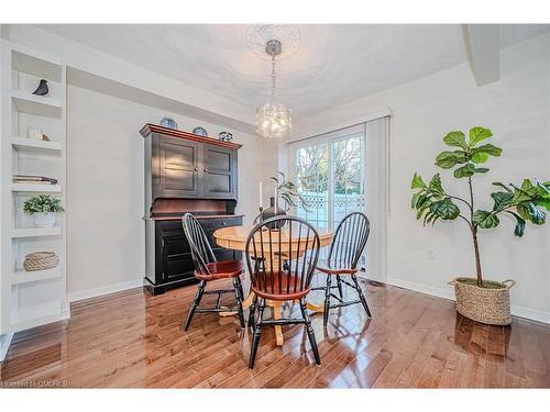 7-2105 Berwick Drive, Burlington, ON - Indoor Photo Showing Dining Room