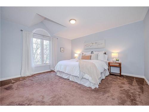 7-2105 Berwick Drive, Burlington, ON - Indoor Photo Showing Bedroom