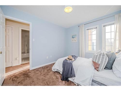 7-2105 Berwick Drive, Burlington, ON - Indoor Photo Showing Bedroom