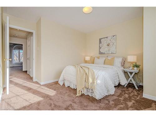 7-2105 Berwick Drive, Burlington, ON - Indoor Photo Showing Bedroom