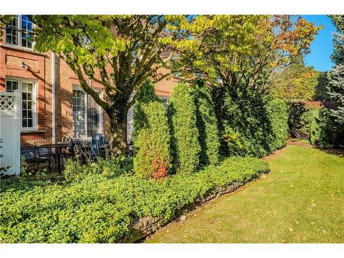 7-2105 Berwick Drive, Burlington, ON - Outdoor