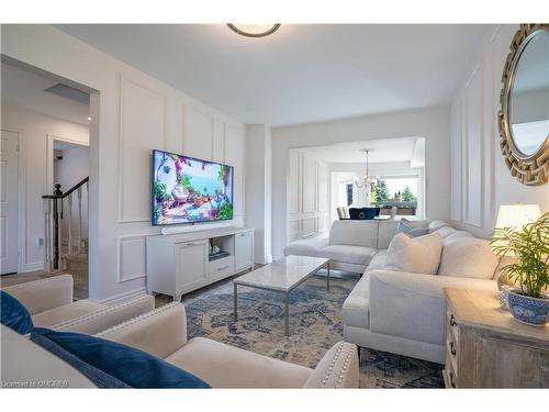 2 Smith Drive, Georgetown, ON - Indoor Photo Showing Living Room