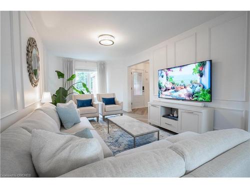 2 Smith Drive, Georgetown, ON - Indoor Photo Showing Living Room