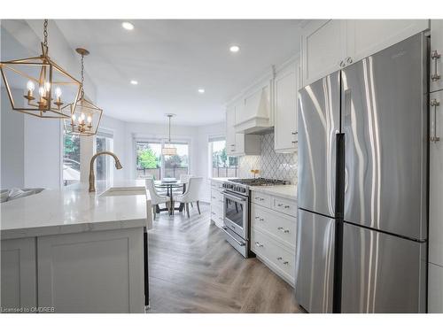 2 Smith Drive, Georgetown, ON - Indoor Photo Showing Kitchen With Upgraded Kitchen