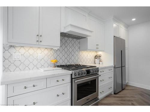 2 Smith Drive, Georgetown, ON - Indoor Photo Showing Kitchen With Upgraded Kitchen