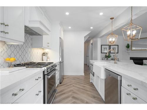 2 Smith Drive, Georgetown, ON - Indoor Photo Showing Kitchen With Upgraded Kitchen