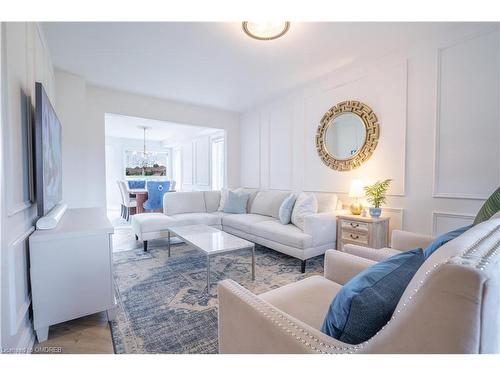 2 Smith Drive, Georgetown, ON - Indoor Photo Showing Living Room