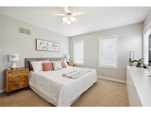 44-300 Ravineview Way, Oakville, ON - Indoor Photo Showing Bedroom