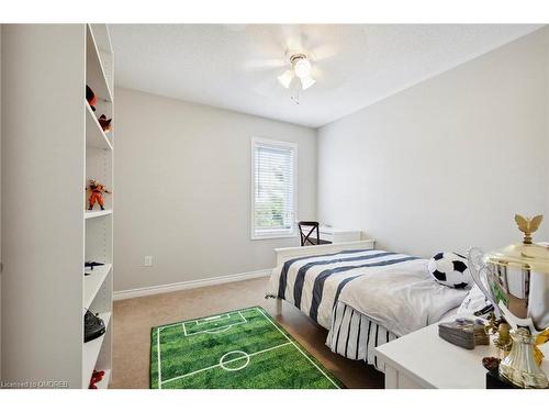 44-300 Ravineview Way, Oakville, ON - Indoor Photo Showing Bedroom