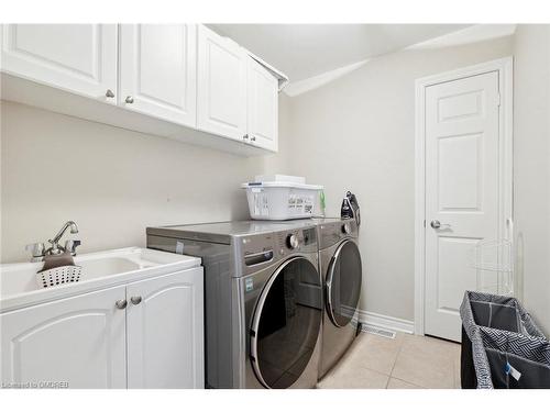 44-300 Ravineview Way, Oakville, ON - Indoor Photo Showing Laundry Room