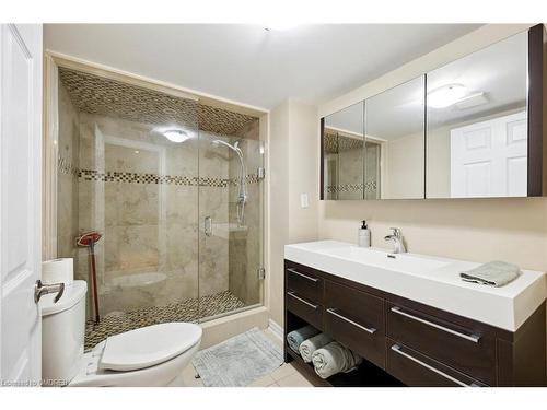 44-300 Ravineview Way, Oakville, ON - Indoor Photo Showing Bathroom