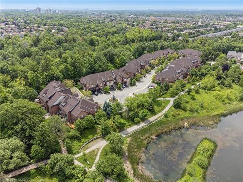 44-300 Ravineview Way, Oakville, ON - Outdoor With View