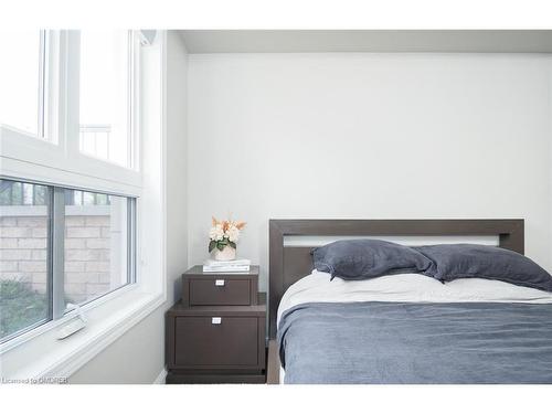 111-1045 Nadalin Heights, Milton, ON - Indoor Photo Showing Bedroom