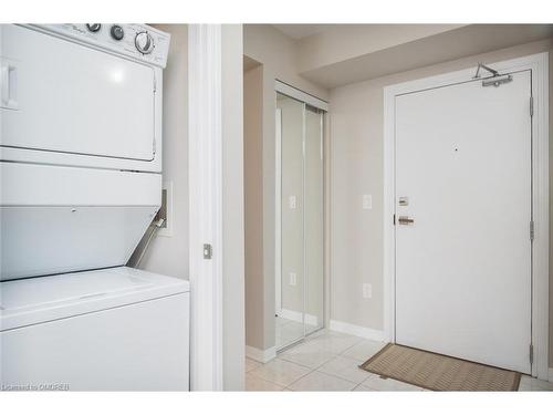 111-1045 Nadalin Heights, Milton, ON - Indoor Photo Showing Laundry Room