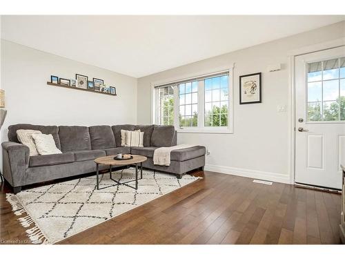 18-275 Old Huron Road, Kitchener, ON - Indoor Photo Showing Living Room